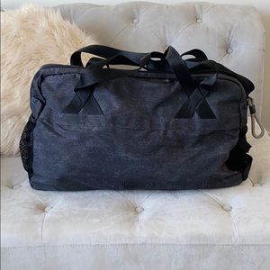 Reebok Studio Duffle! 🖤🤍